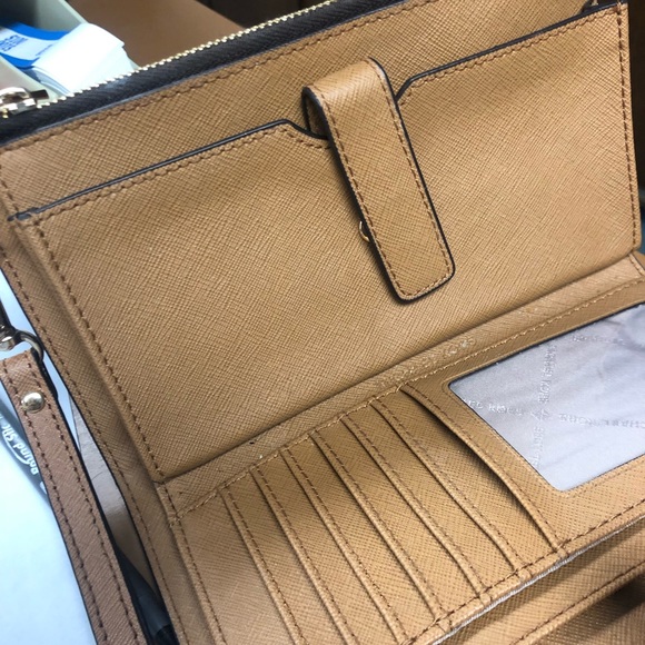 Michael kors wallet. - Picture 4 of 4